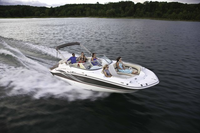 SD2400 I/O The deckboat is a cross between a bowrider and a pontoon boat. It features a rather flat deck area with lots of room for people while still offering the speed and agility of a runabout.