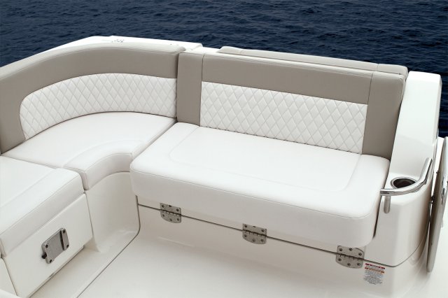 Aft Seats Cruisers are live aboard vessels that come in many configurations. Most common are express cruisers that have open cockpits. All have the amenities to overnight.